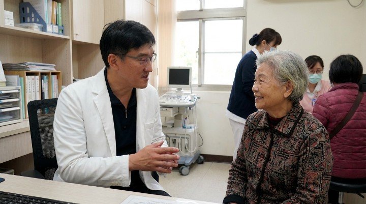 基因檢測數據輔助個人化細胞治療規劃 吳紹琥醫師執行個人化細胞治療臨床評估 再生醫學結合個人化細胞治療的未來趨勢 透過外泌體實現精準個人化細胞治療方案